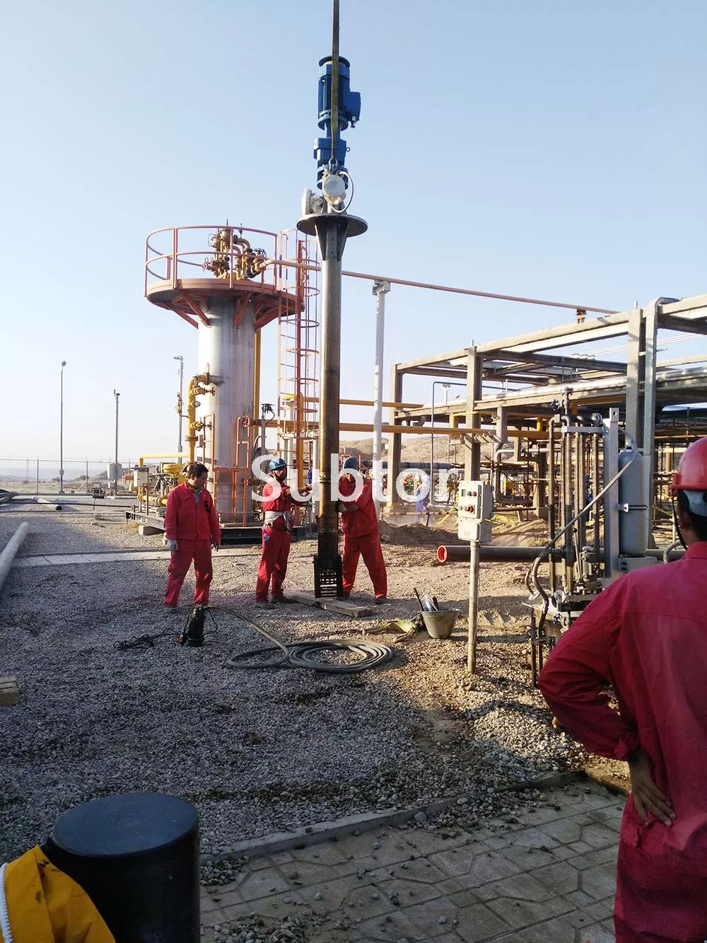Instalación de bombas verticales en yacimientos petrolíferos extranjeros